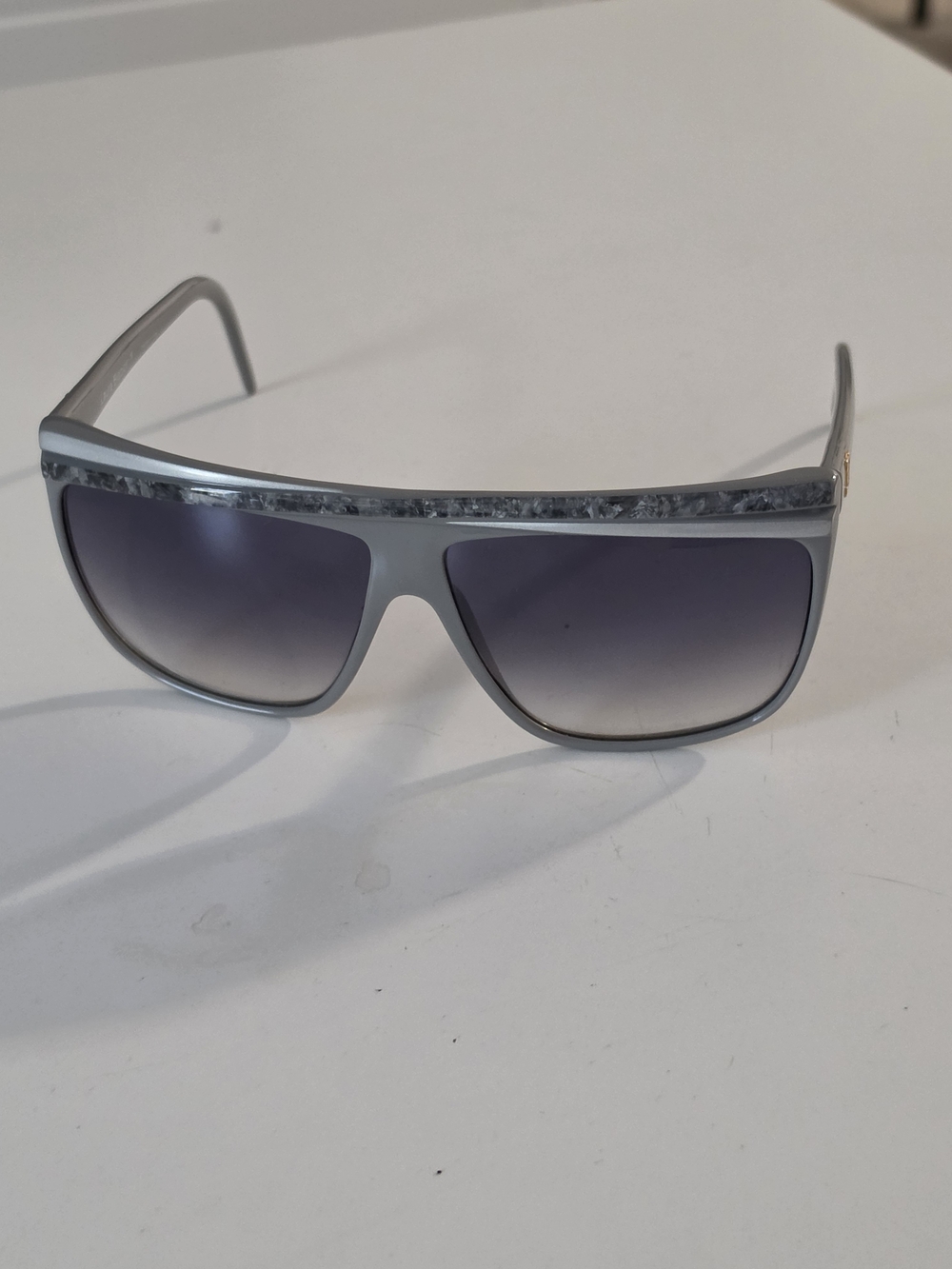 Vintage 80s Laura Biagiotti P18 Grey Shield Sunglasses Made In Italy